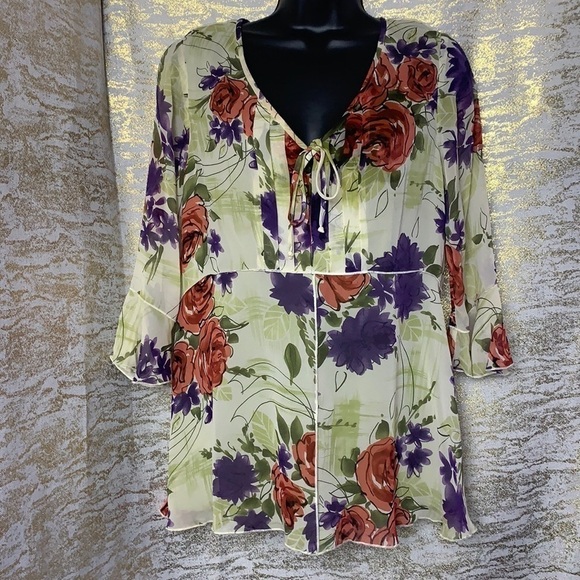Nine West Light Cream Floral Print Bell Sleeve 100% Silk Blouse Size 8 - Picture 2 of 14